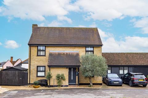 5 bedroom detached house for sale, Standrums, Dunmow