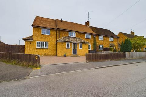 4 bedroom semi-detached house for sale, Anstey Close, Aylesbury HP18