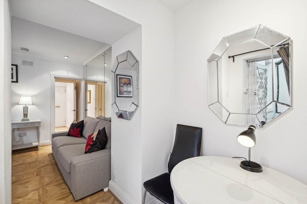 Apartment in London, Knightsbridge - View 5