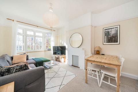 3 bedroom maisonette to rent, Fieldview, London SW18