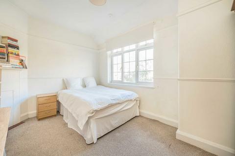 3 bedroom maisonette to rent, Fieldview, London SW18