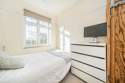 3 bedroom maisonette to rent, Fieldview, London SW18