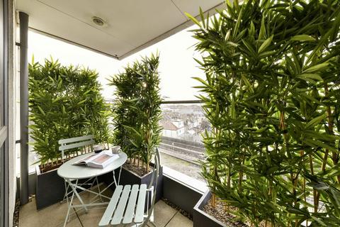 2 bedroom flat for sale, Glenthorne Road, London W6
