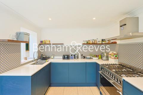 4 bedroom apartment to rent, Rylston Road, Fulham SW6