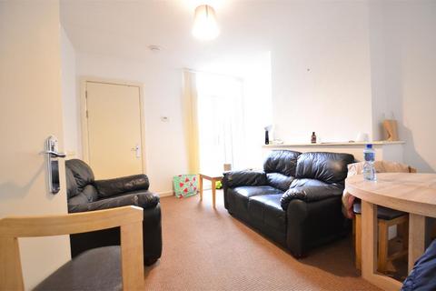 4 bedroom terraced house to rent, Warwards Lane, Selly Oak, Birmingham B29