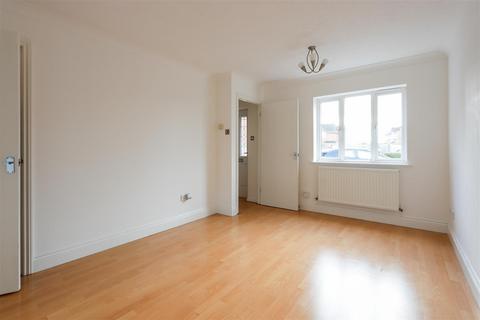 37 Bramble Avenue, Barry, CF62 7JN