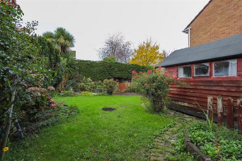 37 Bramble Avenue, Barry, CF62 7JN