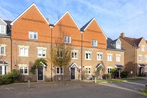 4 bedroom terraced house for sale, Ellis Road, Broadbridge Heath, RH12