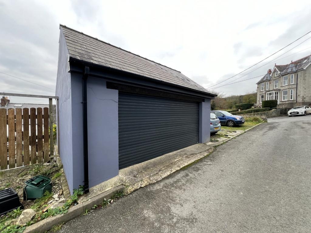 Double Garage/Garden Room