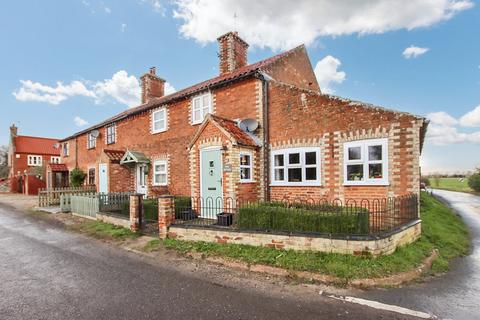 2 bedroom cottage to rent, Massingham Road, Weasenham