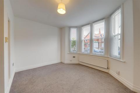 2 bedroom flat for sale, Queens Road, Worthing BN11