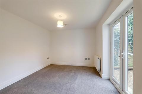 2 bedroom flat for sale, Queens Road, Worthing BN11