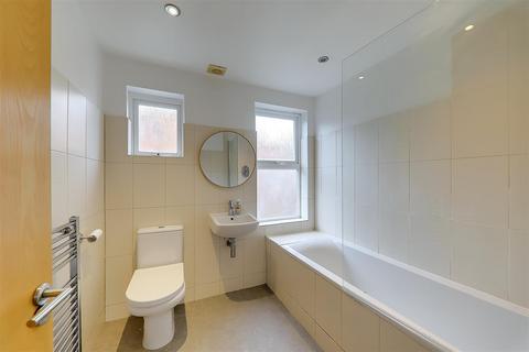 2 bedroom flat for sale, Queens Road, Worthing BN11