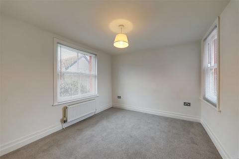 2 bedroom flat for sale, Queens Road, Worthing BN11