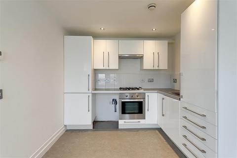 2 bedroom flat for sale, Queens Road, Worthing BN11