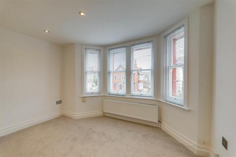 2 bedroom flat for sale, Queens Road, Worthing BN11