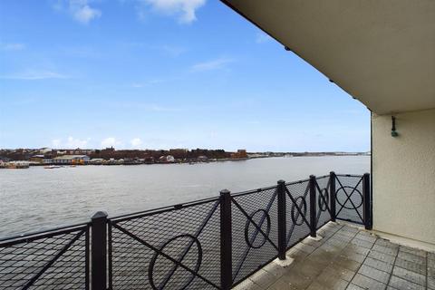 3 bedroom apartment for sale, Dolphin Quay, North Shields