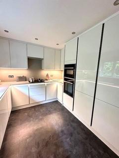 2 bedroom flat to rent, Goodwood Close, Stanmore, HA7