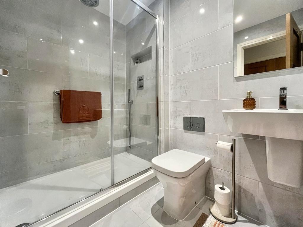 En-Suite Bathroom