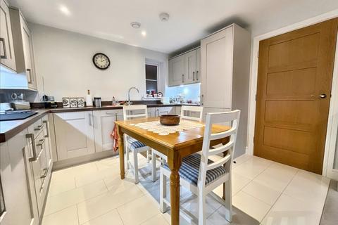 2 bedroom flat for sale, Headley Road, Grayshott, Hindhead, Hampshire