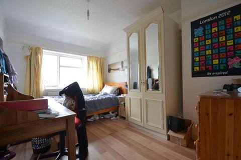 3 bedroom terraced house to rent, Poole Crescent, Harborne, Birmingham B17