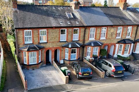 3 bedroom end of terrace house for sale, Pikes Hill, Epsom KT17