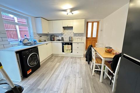 1 bedroom ground floor flat to rent, Salisbury Road, Luton, Bedfordshire, LU1 5AR