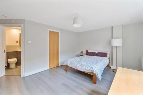 3 bedroom flat for sale, Queensway,  London,  W2