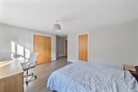 3 bedroom flat for sale, Queensway,  London,  W2