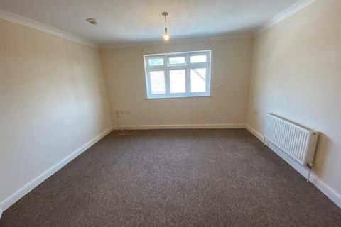 2 bedroom flat to rent, Ringwood Road, Poole BH12