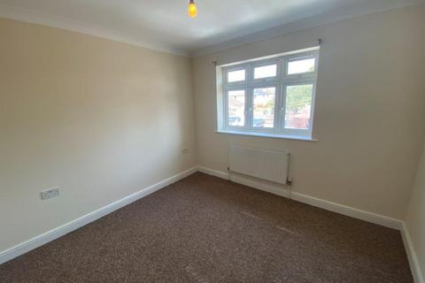 2 bedroom flat to rent, Ringwood Road, Poole BH12