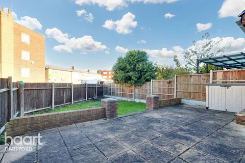 16 Henderson Drive, Dartford, DA1 5LA