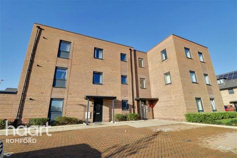 3 bedroom flat to rent, Granite Court - Romford - RM7