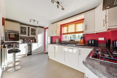 4 bedroom detached house for sale, Beacon Drive, Selsey,