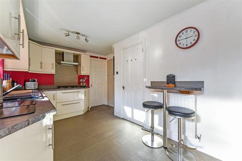 4 Beacon Drive, Selsey, Chichester, PO20 0TW