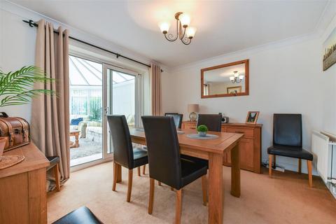 4 Beacon Drive, Selsey, Chichester, PO20 0TW