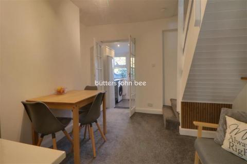 2 bedroom terraced house to rent, Green Street