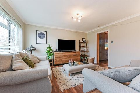 3 bedroom end of terrace house for sale, St. Georges Walk, Eastergate