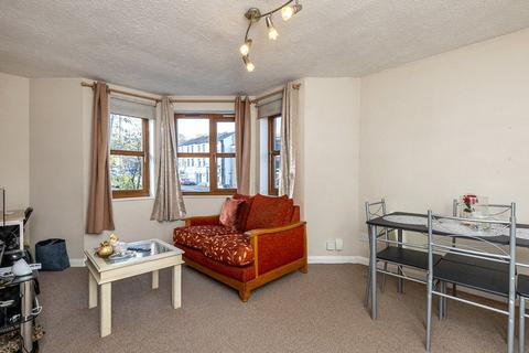 1 bedroom apartment for sale, Wilton Road, REDHILL, Surrey, RH1