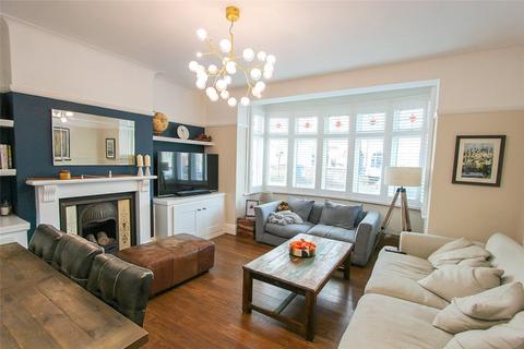 3 bedroom apartment for sale, Marguerite Drive, Leigh-on-Sea, Essex, SS9