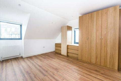 2 bedroom detached house to rent, Edeleny Close, London, N2