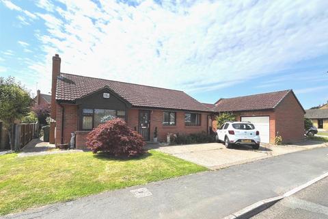 3 bedroom detached bungalow for sale, Fieldfare Road, Carisbrooke