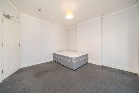 Studio to rent, Grange Road, Kingston Upon Thames KT1