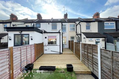 2 bedroom terraced house for sale, Salisbury Road, Watford