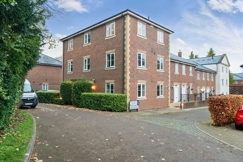 2 bedroom ground floor flat for sale, Malmesbury Gardens, Winchester, SO22