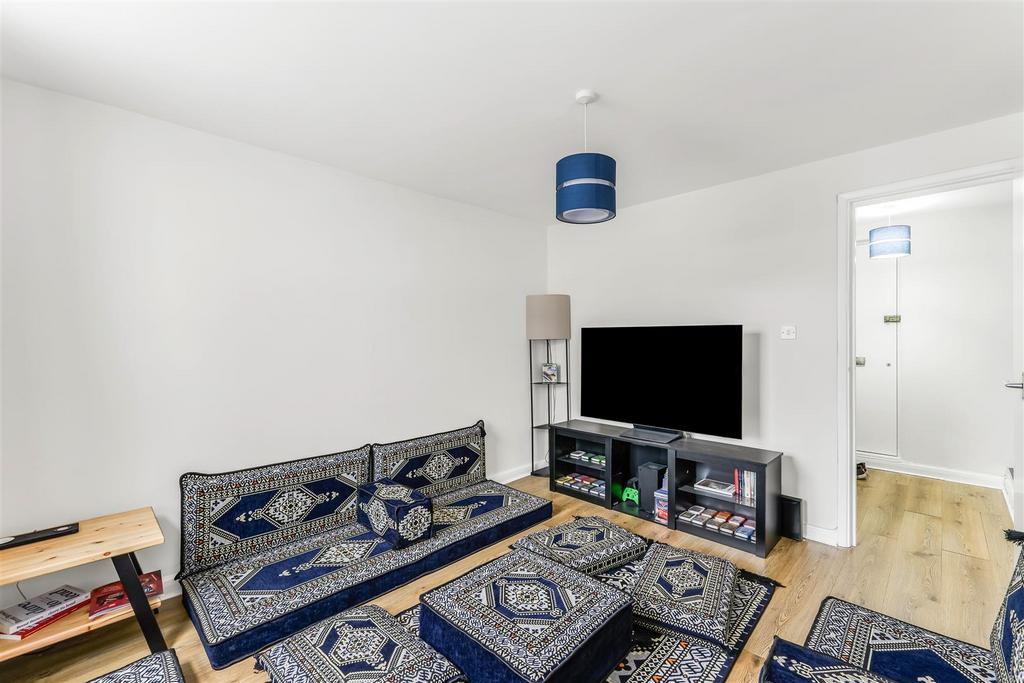 Flat h 147-149 Hoe street-2.jpg
