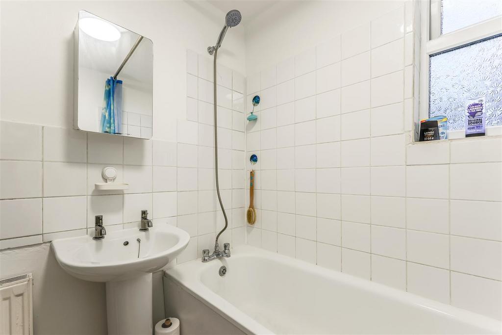 Flat h 147-149 Hoe street-6.jpg