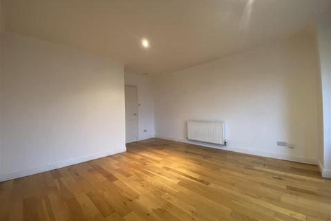 2 bedroom flat to rent, Cornhill Road, Perth