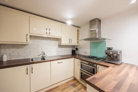 2 bedroom flat for sale, Campbells Close, Edinburgh EH8