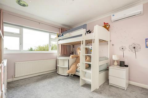 25a Cliff End, Purley, CR8 1BP